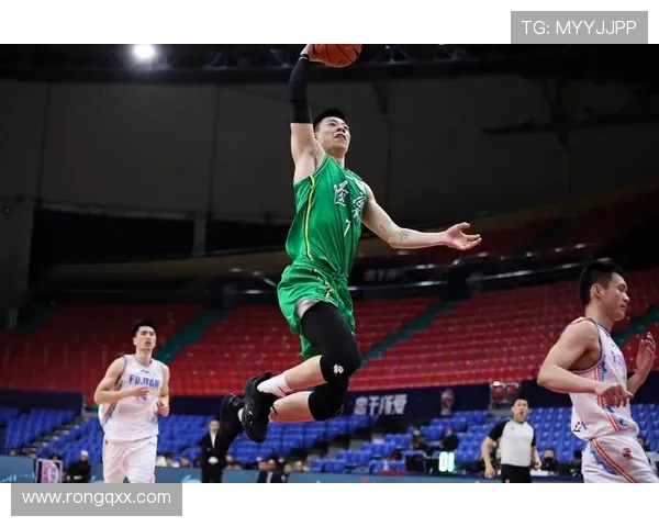 南京篮球队以68分领跑精英赛积分榜展现强劲实力和竞争优势