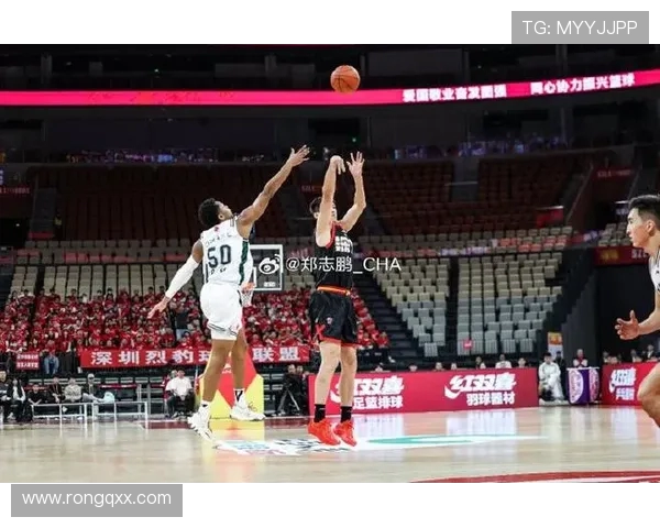 周鹏：从篮球场上的拼搏者到生活中的奋斗者，见证成长与坚持的故事